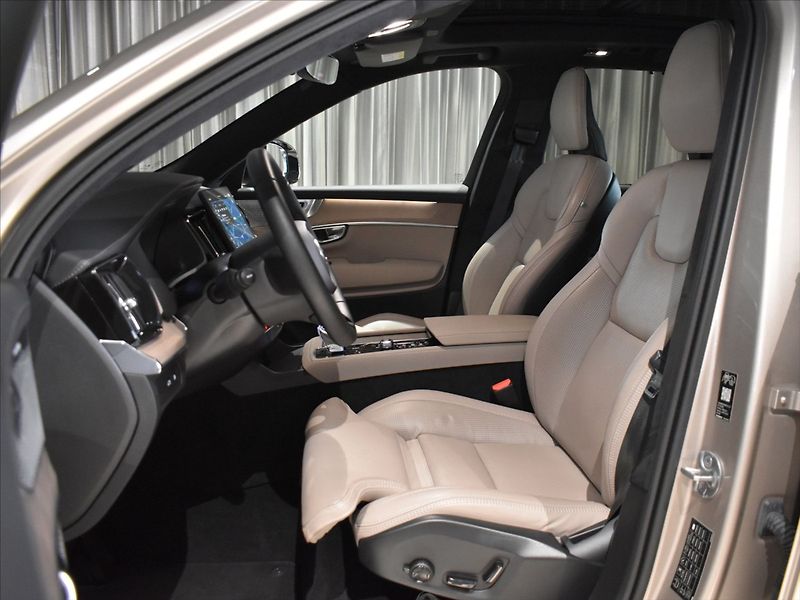 Volvo XC90 2,0 T8 AWD Ultra Masáže,B&W - fotka 8 z 28