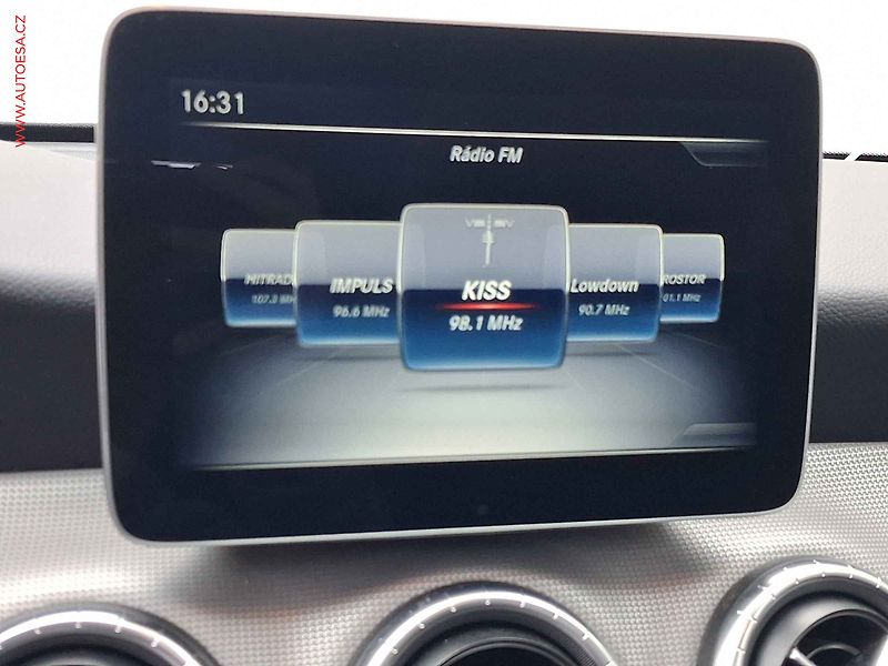 Mercedes-Benz CLA (2018) 1.6 i CLA200, Sport, LED, - fotka 16 z 18