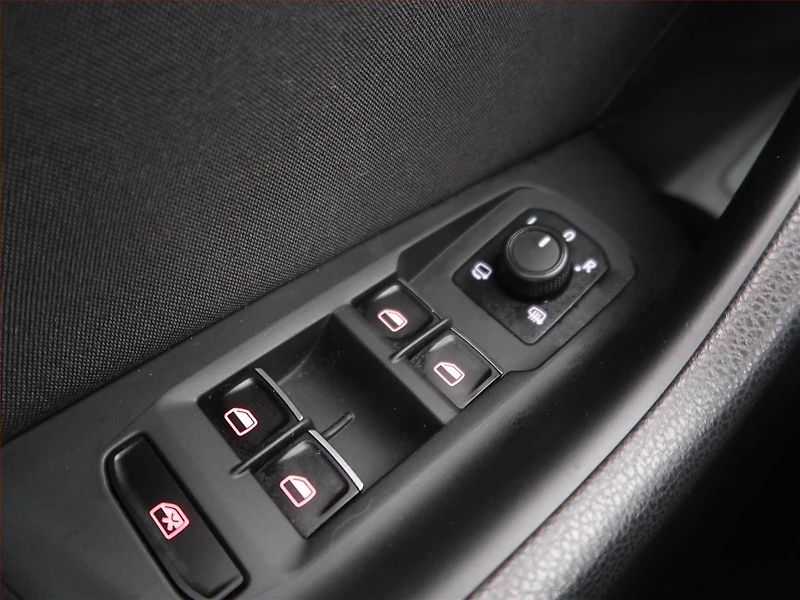 Volkswagen Passat (2021) Business 2.0 TDI, Automat - fotka 20 z 21
