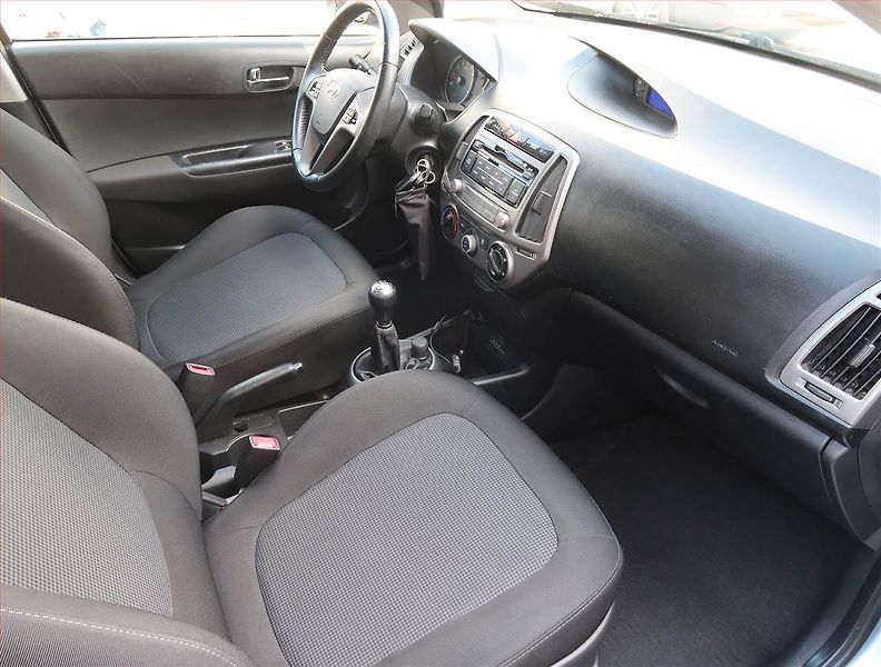 Kia Ceed (2013) Top 1.6 GDI, Serv.kniha - fotka 9 z 17