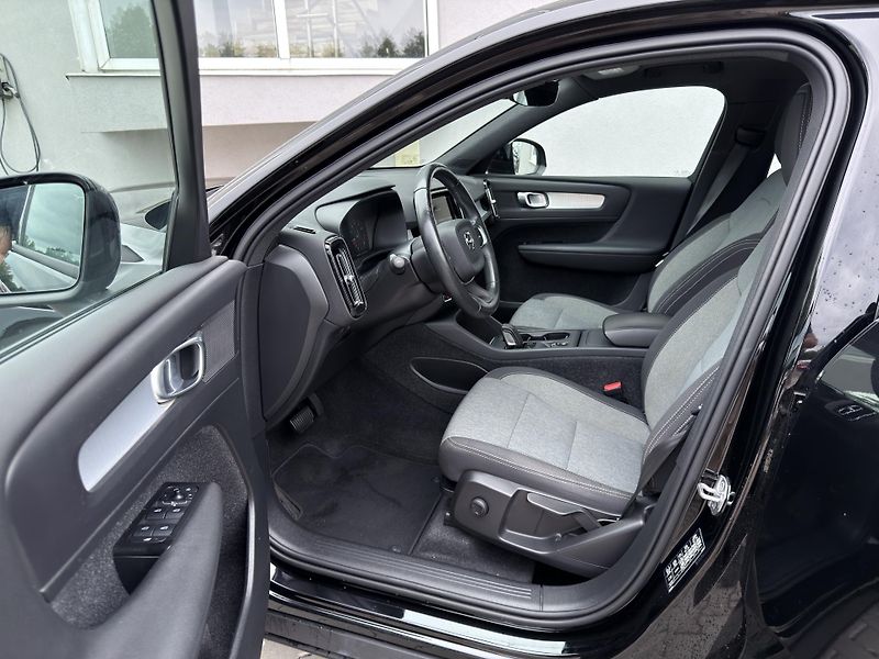 Volvo XC40 T2 FWD // CORE // PANORAMA - fotka 10 z 30