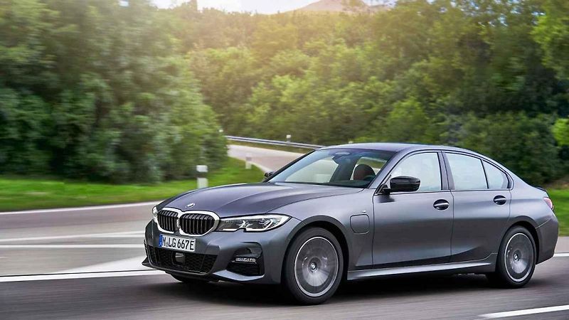 BMW 330e
