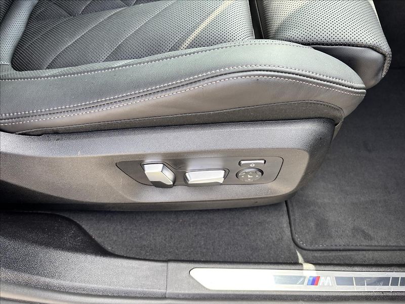 BMW X6 3,0 40i 280kW M-Sport xDrive - fotka 16 z 46