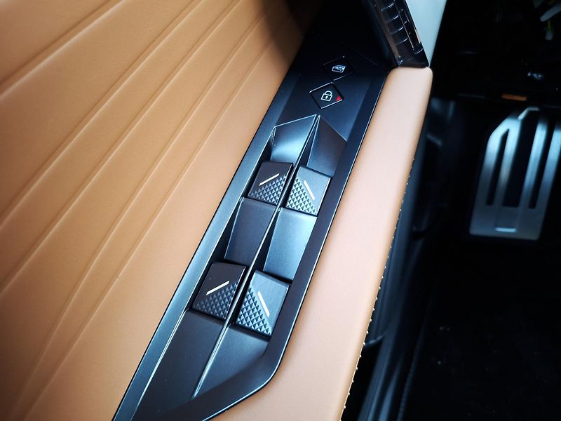 DS Automobiles DS N°8 (2026) ETOILE 350 k AWD LONG RANGE    - fotka 19 z 47