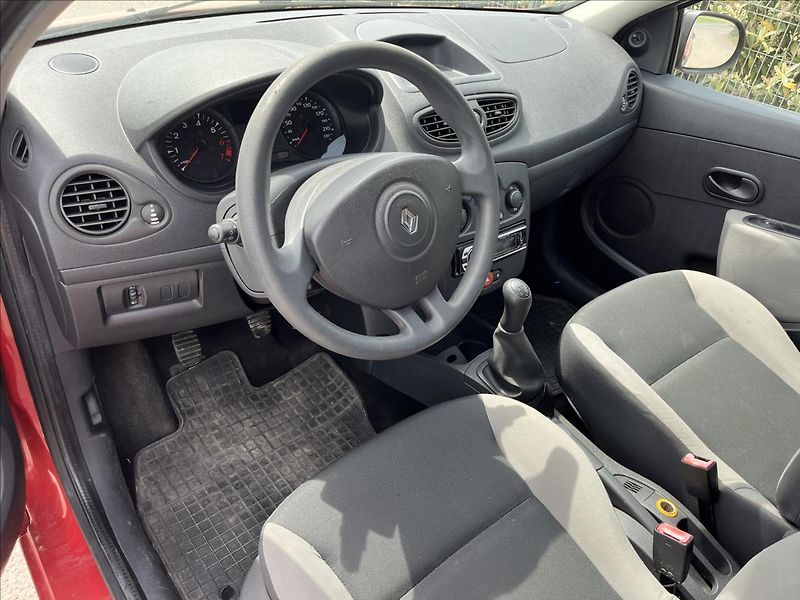 Renault Clio 1,2 i 48 KW ČR  STK 11/27 - fotka 9 z 29