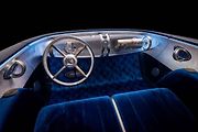 Mercedes-Benz Vision Iconic kombinuje retro-futuristický design. Auto se dobíjí přes solární lak.
