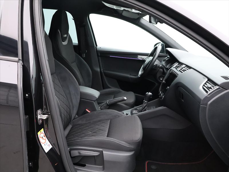 Škoda Octavia RS 2,0 TDI 135kW DSG LED 1.Maj - fotka 12 z 27