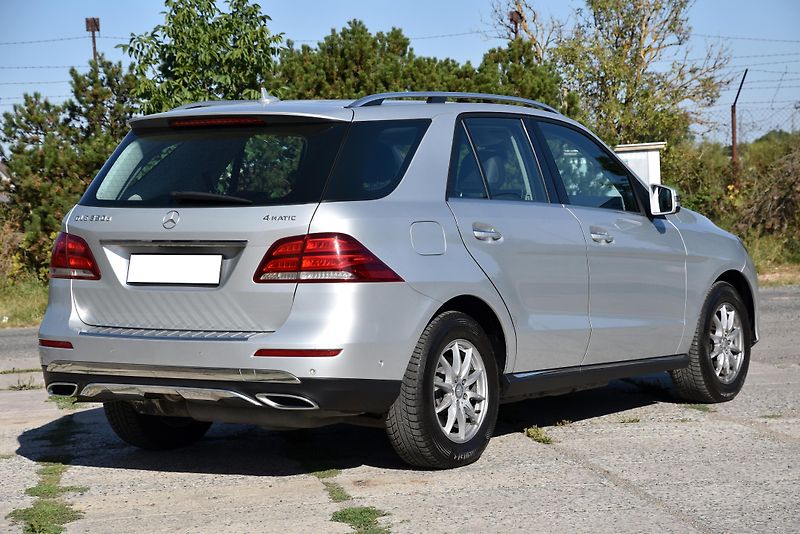 Mercedes-Benz GLE 350 d 4MATIC FACE,NAVI,LED,ČR - fotka 3 z 51