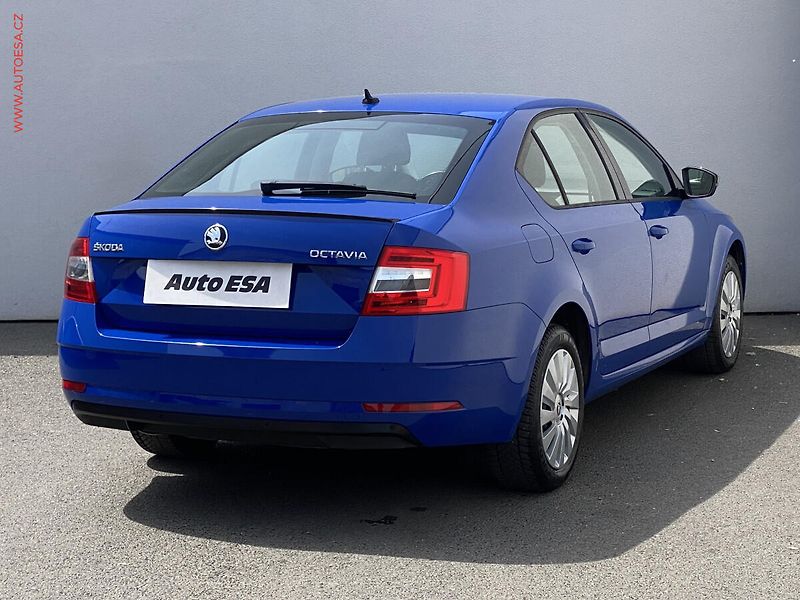Škoda Octavia (2019) 1.5 TSi, ČR, Active, park. - fotka 4 z 17