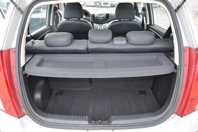 Hyundai i10 1.1i 48kW Klima - fotka 8 z 12