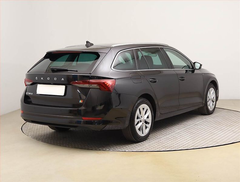 Škoda Octavia (2023) 2.0 TDI - fotka 5 z 25