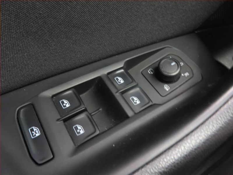 Volkswagen Passat (2018) Comfortline 2.0 TDI, Navi - fotka 16 z 16