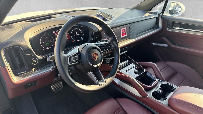 Porsche Cayenne Turbo E-Hybrid - fotka 15 z 29