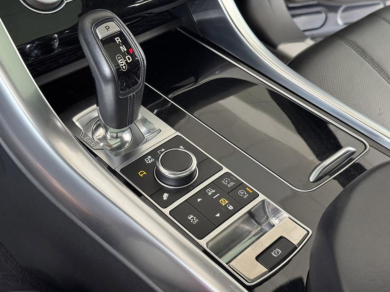 Land Rover Range Rover Sport 3,0SDV6 HSE*225kW*REZERVACE! - fotka 30 z 46