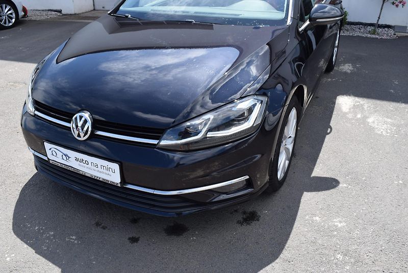 Volkswagen Golf (2018) 1.4TSI 92kw CLBMT LED NAVI TOP - fotka 2 z 49