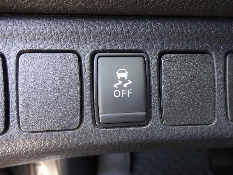 Nissan Navara 2,3 dCi 140 kW 4x4 Automat - fotka 51 z 60