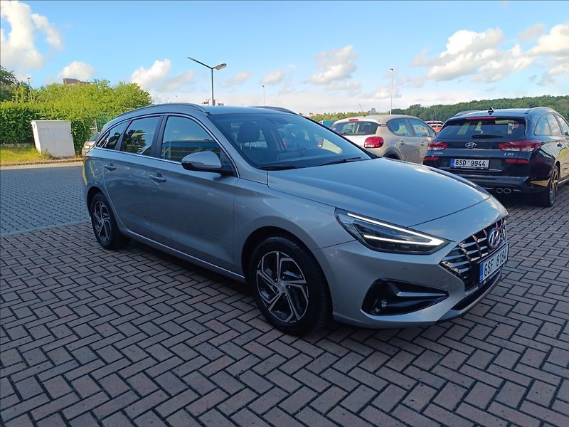 Hyundai i30 1,0 T-GDi, DCT Smart - fotka 4 z 20
