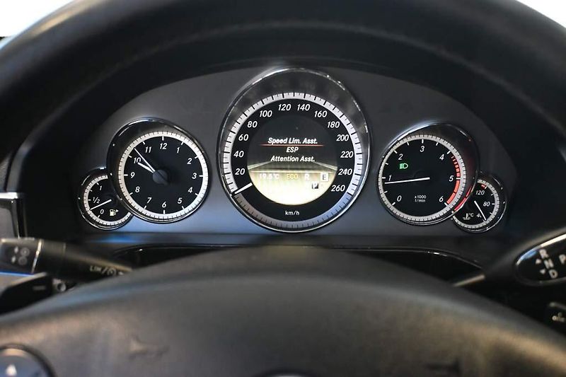 Mercedes-Benz Třídy E (2012) 2.2 220 T 7G-TRONIC Avantgarde - fotka 24 z 30