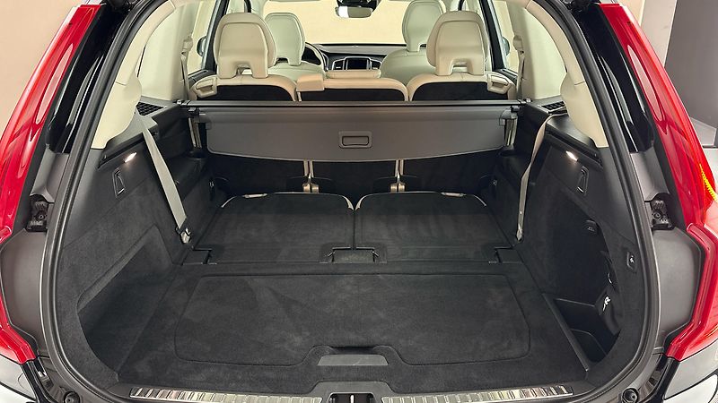 Volvo XC90 2.0 B5 AUT AWD Inscription - fotka 17 z 32