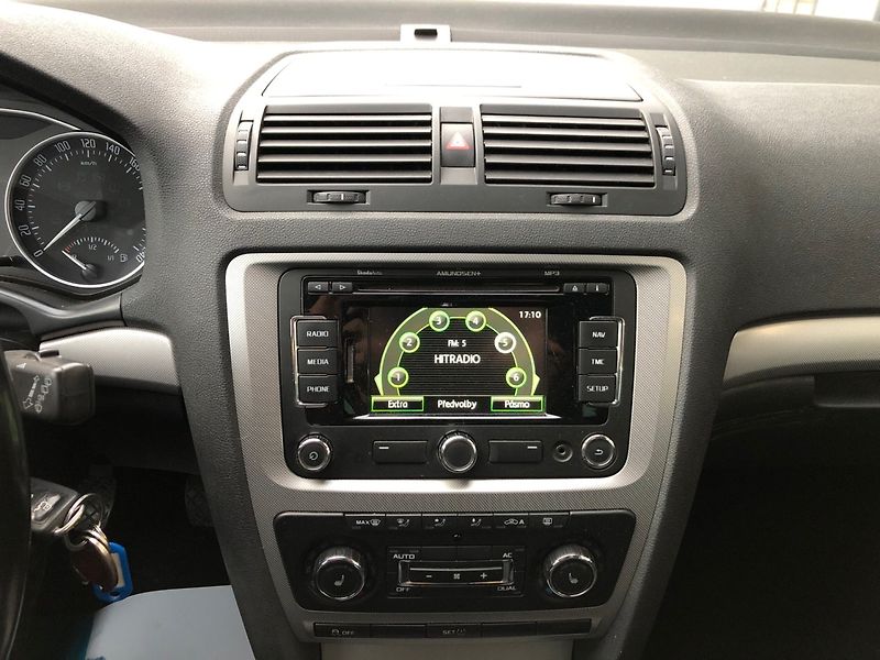 Škoda Octavia (2012) 1.6 TDi, 4x4, navigace - fotka 19 z 31