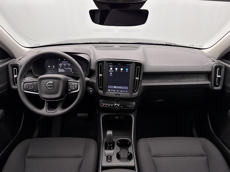 Volvo XC40 (2026) B3 AUT ESSENTIAL - fotka 2 z 20