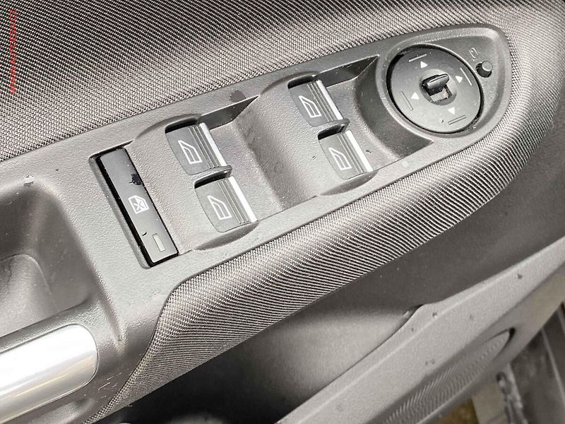 Ford C-MAX (2018) 1.0 EB, Trend+, navi, kamera - fotka 11 z 18