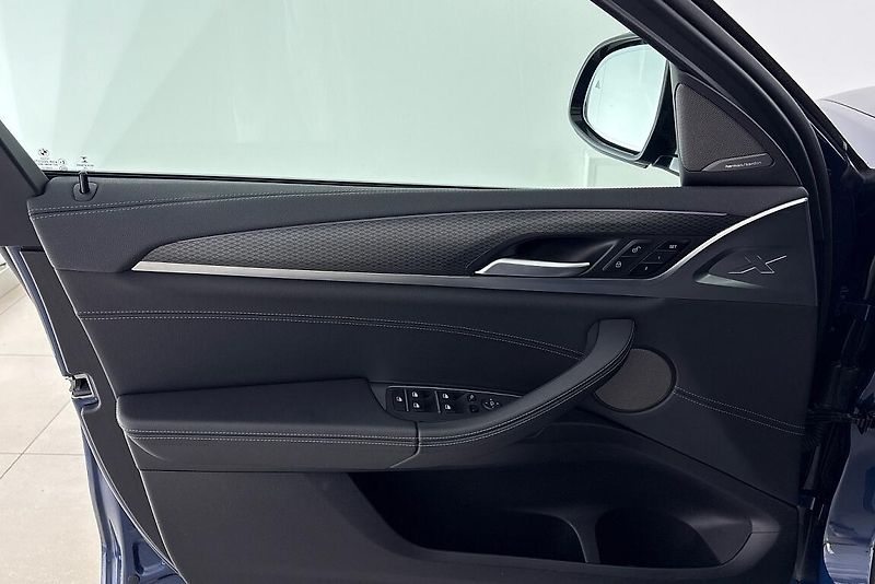 BMW X4 M40d - fotka 15 z 26