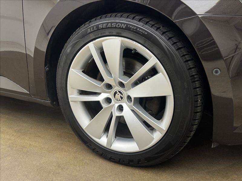 Škoda Superb 2,0 DSG STYLE+ CANTON DPH ČR - fotka 37 z 38