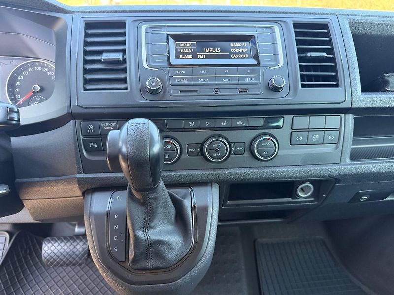 Volkswagen Caravelle (2017) 2.0TDI 110kW DSG LONG,7MÍST - fotka 13 z 14