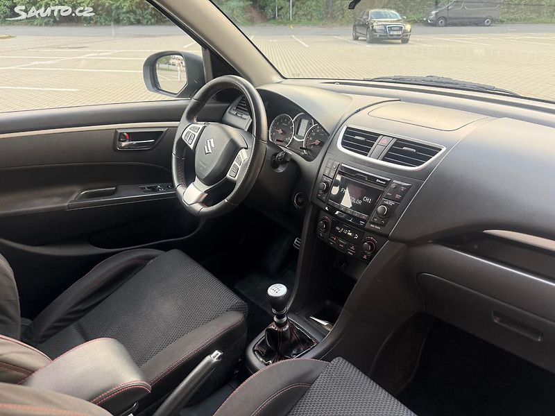 Suzuki Swift (2012) Sport, 1.6i, 100kw - fotka 10 z 18