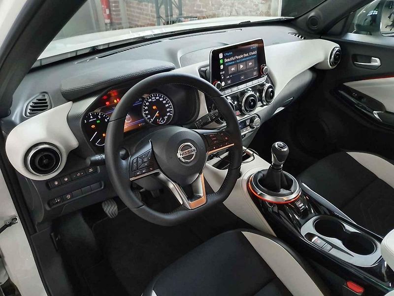 Nissan Juke působí naživo jako dospělý zástupce kategorie malých SUV.