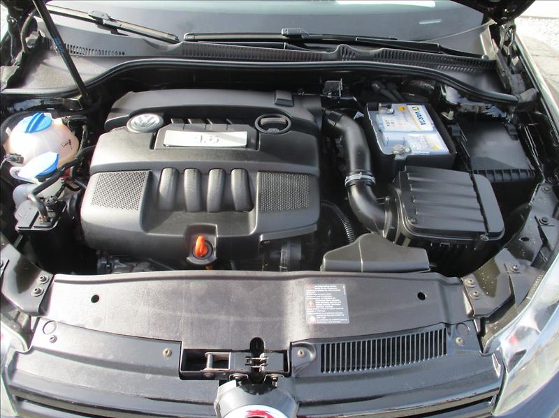 Volkswagen Golf 1,6 i, klima,serviska,1.maj., - fotka 24 z 39