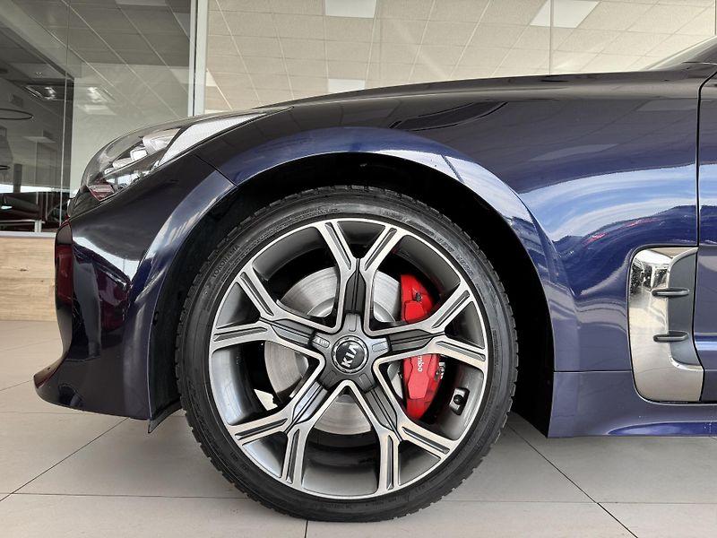 Kia Stinger 3,3TGDI V6*4WD*HUD*360kam*DPH - fotka 43 z 44