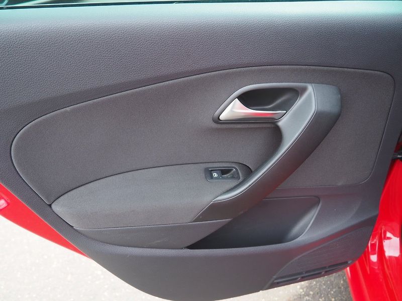 Volkswagen Polo (2010) 1.6 TDI - fotka 11 z 32