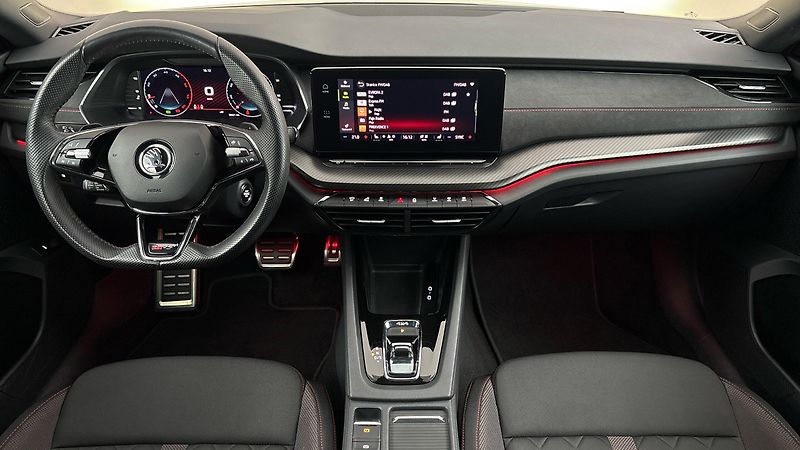 Škoda Octavia 2.0 TDI DSG 4x4 RS Combi - fotka 8 z 27