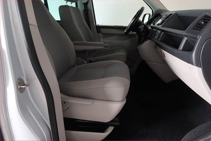 Volkswagen Caravelle (2016) Comfortline 2.0 TDI, 1Maj - fotka 9 z 21