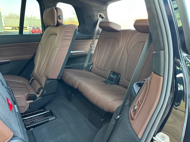BMW X7 (2021) M50D FINAL EDITION 1/100 - fotka 27 z 43