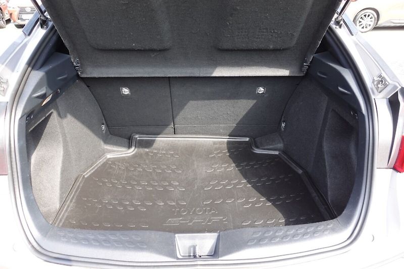 Toyota C-HR 1,2 T 6M/T Active Htd seats - fotka 14 z 32
