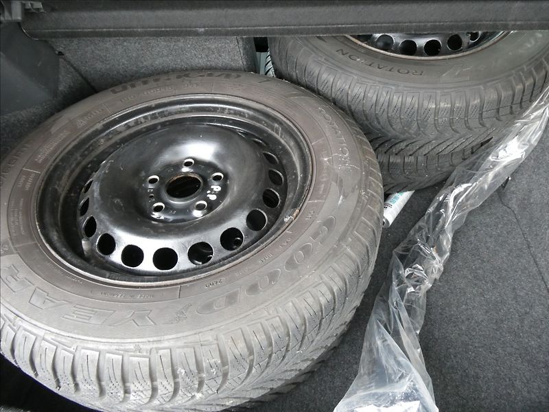 Volkswagen Golf 1,4 i16V serviska,ČR,2.majitel - fotka 18 z 49