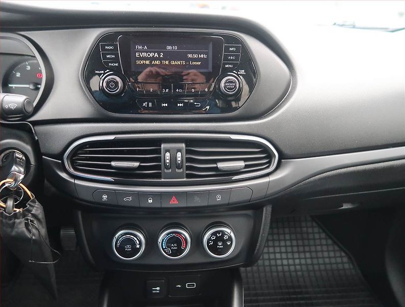 Fiat Tipo (2024) 1.0 FireFly, ČR,1.maj - fotka 12 z 14