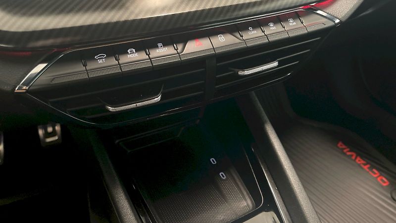 Škoda Octavia (2021) RS 2.0TSI 180kW DSG - fotka 23 z 33