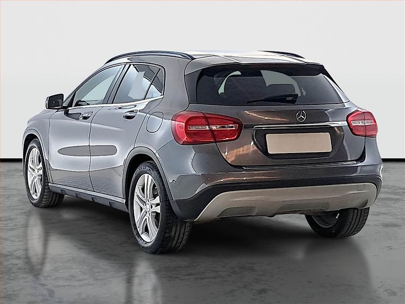 Mercedes-Benz GLA (2015) 220 CDI 4MATIC, 4X4 - fotka 4 z 23