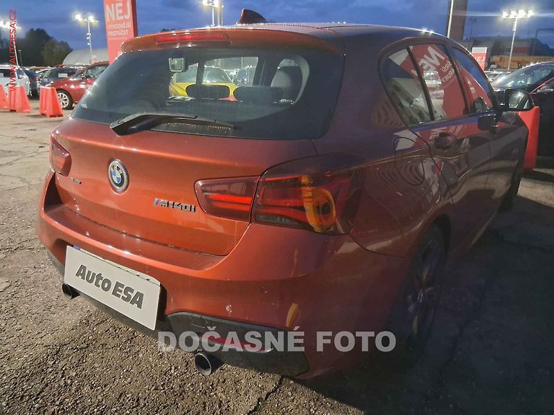 BMW Řada 1 (2019) 3.0i 140i xDrive, ČR, AT - fotka 2 z 3