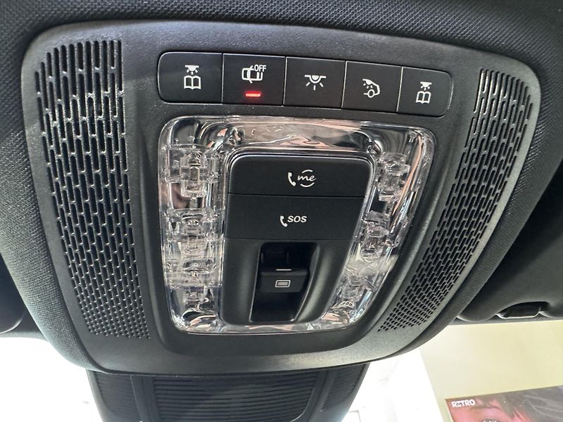 Mercedes-Benz GLE (2023) 580 4MATIC AMG PANORAMA VZDUCH - fotka 43 z 46