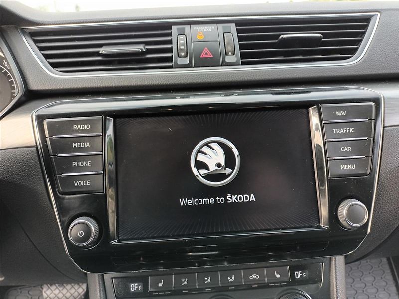 Škoda Superb 2,0 TDI,110KW,NAVI,VÝHŘEV, - fotka 29 z 41