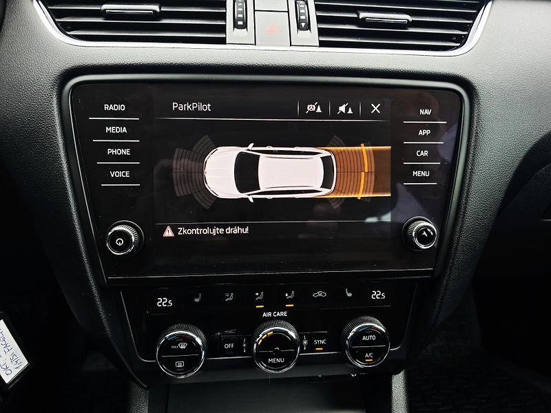 Škoda Octavia 1.4TSI NAVI NEHAVAROVÁNO 1Maji - fotka 23 z 26