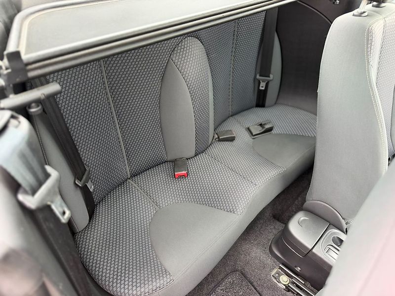 Nissan Micra Cabrio HardTop 1.4 90 - fotka 11 z 29