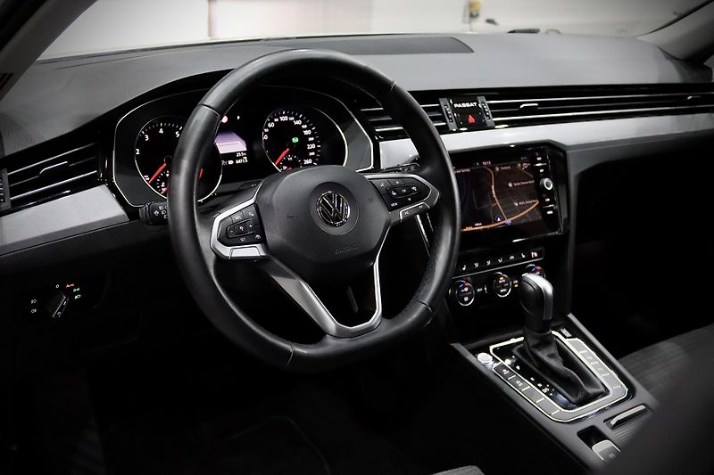 Volkswagen Passat B8 FL Var. 2.0 TSI 140 kW DSG - fotka 12 z 46