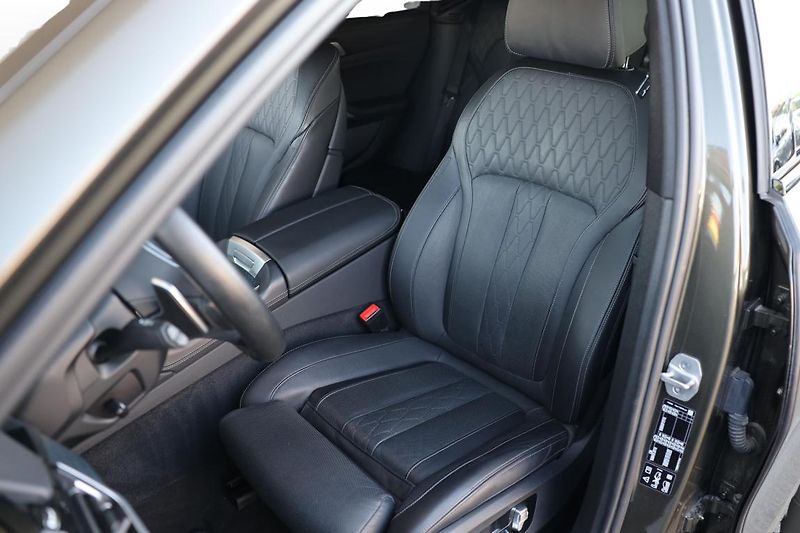 BMW X6 M50i - fotka 8 z 17