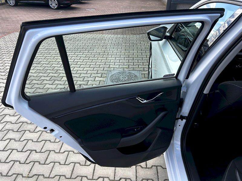 Škoda Kamiq (2025) 1.0 TSI 85kW MP6 Selection - fotka 25 z 32
